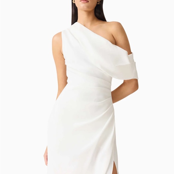 Elliatt White One-Shoulder Gown - Picture 7 of 8